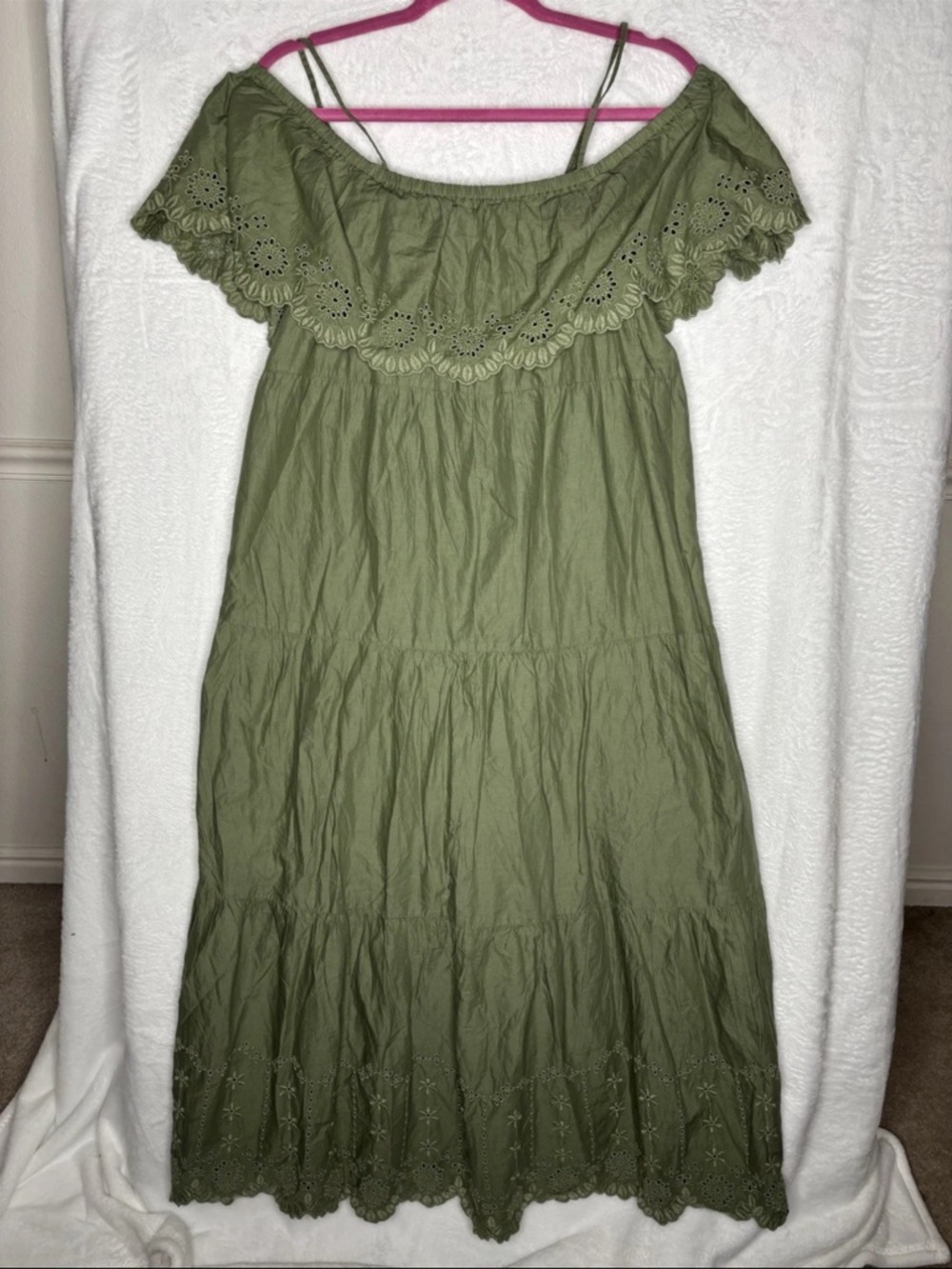 NWOT $55 Old Navy Olive Green Off-Shoulder Tiered Maxi Dress with Eyelet Detail - Picture 8 of 9